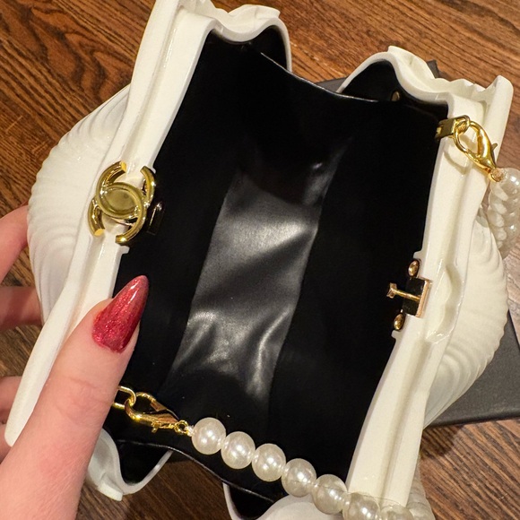 Limited Edition VIP Chanel White Shell Minaudière Clutch with Pearl & Gold Chain - Picture 9 of 10